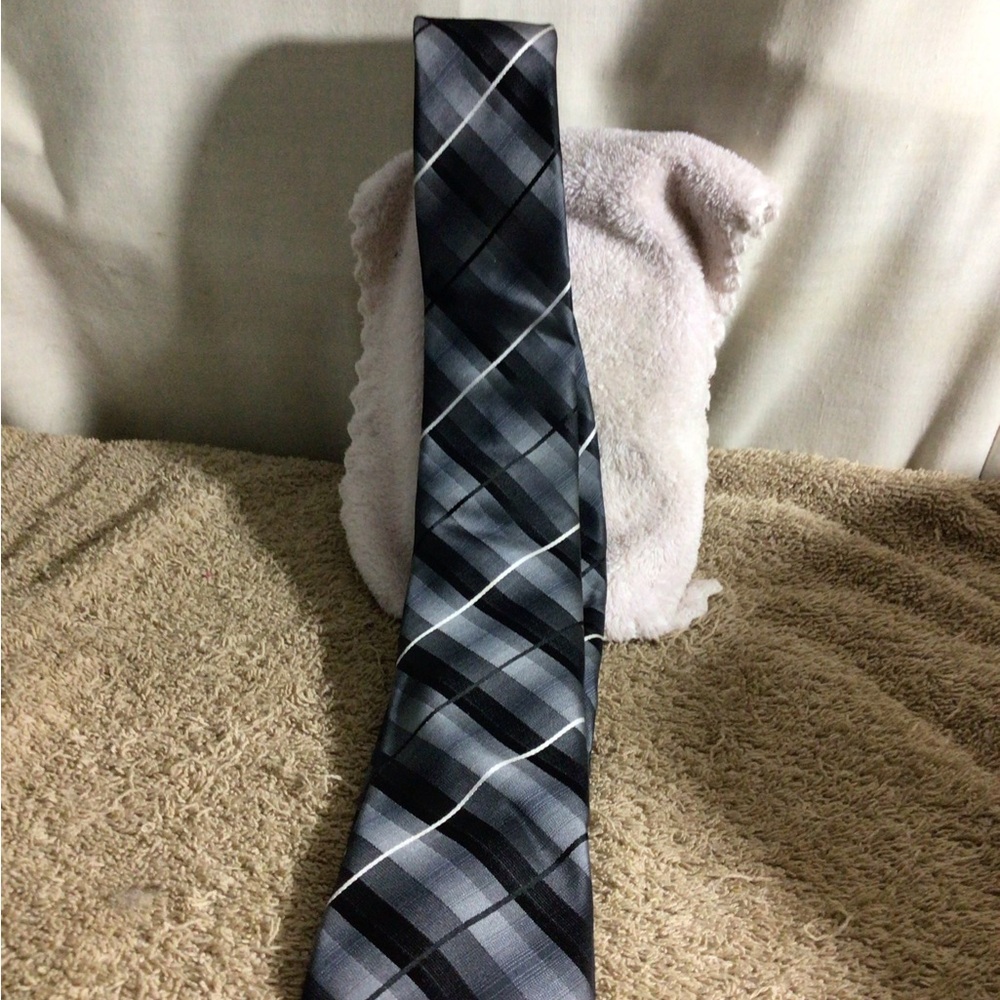 jf j.ferrar Gray and Black Plaid Silk Necktie